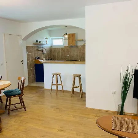 Aurora Apartment *